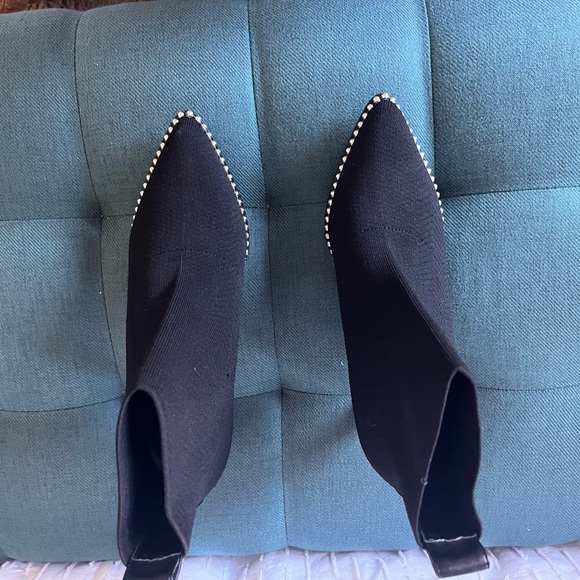 BCBGeneration Black Heels Size 8 NEW never worn - Picture 3 of 5